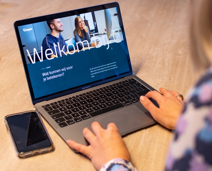 BLOG | Waarom je het bouwen van een website beter aan de professionals over kan laten